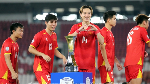 Tin nóng bóng đá Việt hôm nay 1/8: HLV Kim Sang Sik bảo vệ Viktor Lê; Bắc Ninh ký hợp đồng với hai cựu tuyển thủ