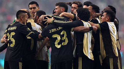 Mexico ngược dòng đánh bại tuyển Mỹ, lần thứ 10 vô địch CONCACAF Gold Cup