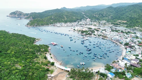 Vẻ đẹp hoang sơ, yên bình của vịnh Vĩnh Hy