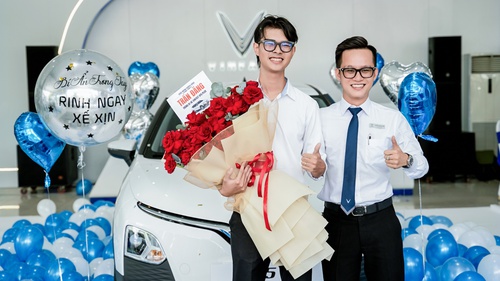 Mua 1 được 2: Khách hàng VinFast "xé túi mù" trúng thêm ô tô, xe máy điện