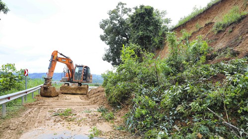 Điện Biên: Quốc lộ 12 tê liệt khiến công tác cứu hộ thiên tai gặp khó