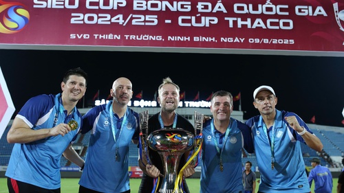 HLV Polking 'bắn' tín hiệu, sẵn sàng soán ngôi vô địch V-League của Nam Định