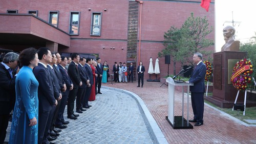 Tổng Bí thư Tô Lâm dự khánh thành tượng đài Bác Hồ tại Đại sứ quán Việt Nam ở Hàn Quốc
