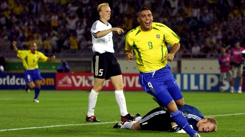 Những số 9 xuất sắc nhất lịch sử bóng đá