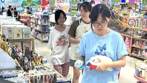 Thị trường đồ dùng học tập tại Hà Nội “nóng” lên trước ngày khai giảng