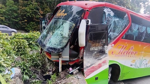 Xe buýt chở du khách Việt Nam gặp nạn tại Malaysia