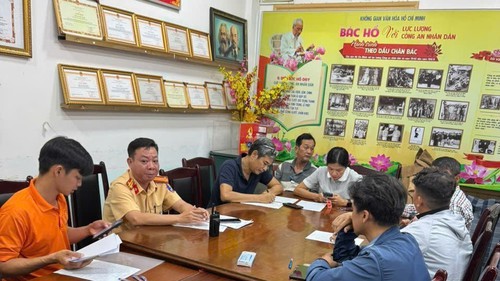 Xử lý đoàn xe Vespa ngang nhiên vượt đèn đỏ tại khu trung tâm TP. Hồ Chí Minh