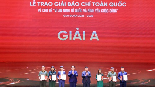 Trao giải báo chí toàn quốc về chủ đề “Vì an ninh Tổ quốc và bình yên cuộc sống”