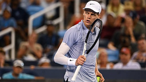 Jannik Sinner giành chiến thắng lịch sử mới nhất, chính thức ‘chung mâm’ cùng Djokovic, Nadal, Federer