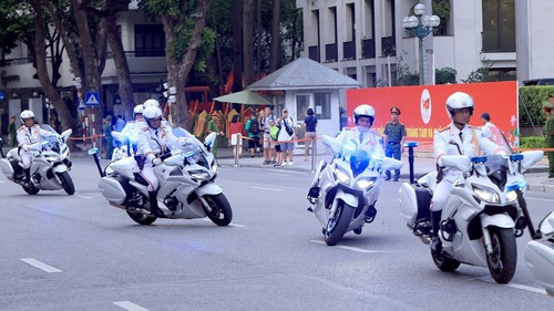 Tổng duyệt trình diễn môtô trên phố đi bộ Hồ Hoàn Kiếm