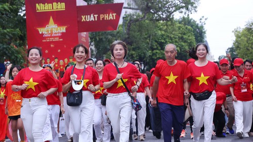 Phát động sự kiện đi bộ trên toàn quốc "Cùng Việt Nam tiến bước"