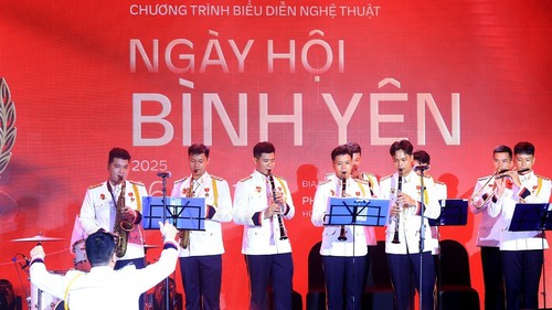 Chương trình nghệ thuật "Ngày hội bình yên" bên Hồ Hoàn Kiếm