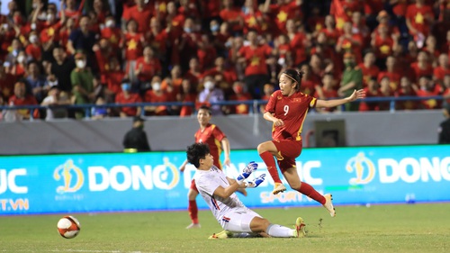 Huỳnh Như vượt qua thủ môn Thái Lan, ghi bàn duy nhất giúp ĐT nữ Việt Nam giành tấm huy chương lịch sử ở Đông Nam Á