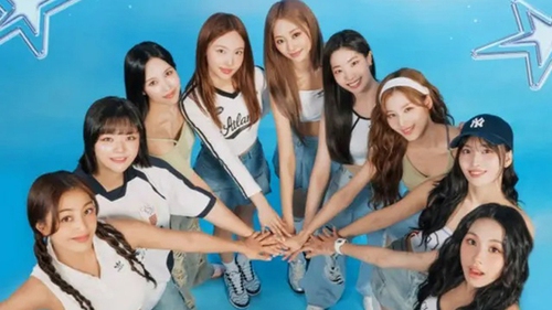 10 năm sau "debut", Twice tiếp tục lập thành công lịch sử trên BXH Billboard