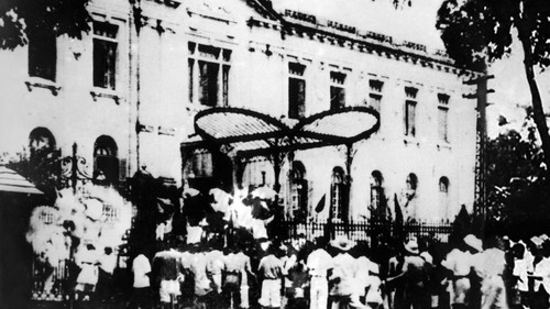 Hà Nội - từ thắng lợi của cuộc khởi nghĩa giành chính quyền 19/8/1945 đến trung tâm chính trị, kinh tế, văn hóa của cả nước