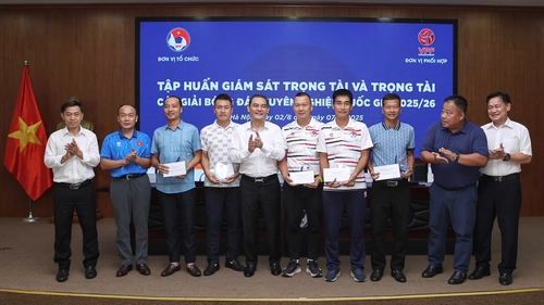 VFF chia tay 5 trọng tài vì lý do tuổi tác