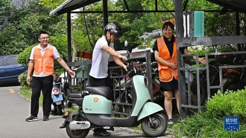 Kinh nghiệm chuyển sang xe điện của Trung Quốc: Hạ tầng đi trước chính sách và chú trọng ý chí của người dân