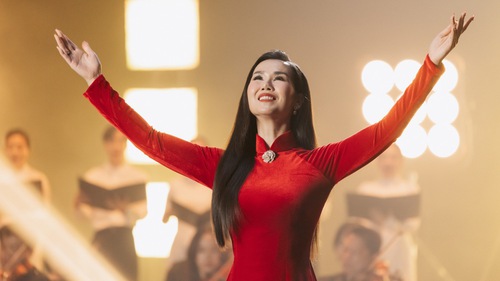 Võ Hạ Trâm dốc sức đầu tư ra mắt MV ca ngợi Tổ quốc