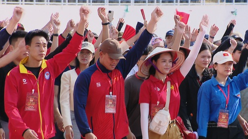 Dàn nghệ sĩ ba miền Bắc Trung Nam hào hứng trong ngày hợp luyện diễu binh diễu hành A80