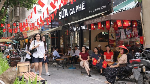 Đọc báo, lưu giữ khoảnh khắc và lan toả tình yêu nước!