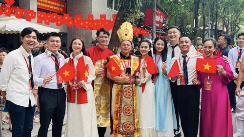 Dàn nghệ sĩ hào hứng tham gia Tổng hợp luyện diễu binh, diễu hành lần thứ nhất