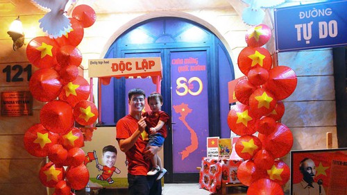 Vợ chồng cầu thủ Duy Mạnh biến nhà mặt phố thành góc check-in, mời bà con ghé khi xem tổng hợp luyện