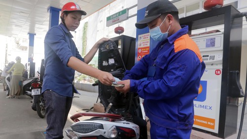 Giá xăng tăng từ 110 đến 210 đồng/lít