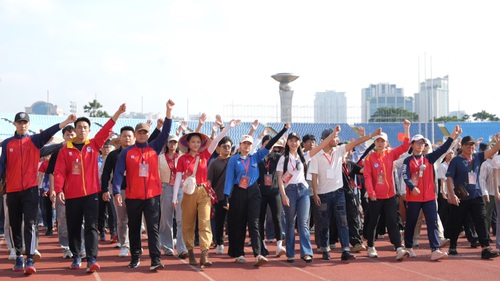 Nhiều nghệ sĩ nổi tiếng showbiz tham gia diễu hành trong Lễ kỷ niệm Quốc khánh 2-9