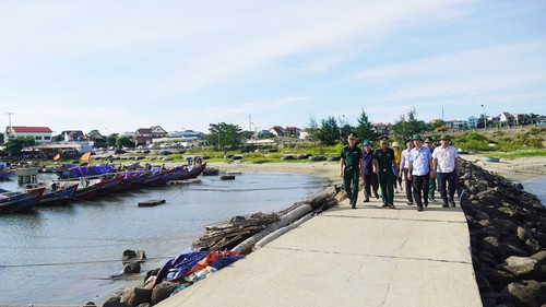 Quân đội duy trì 346.210 cán bộ, chiến sĩ cùng 8.200 phương tiện các loại ứng phó bão số 5