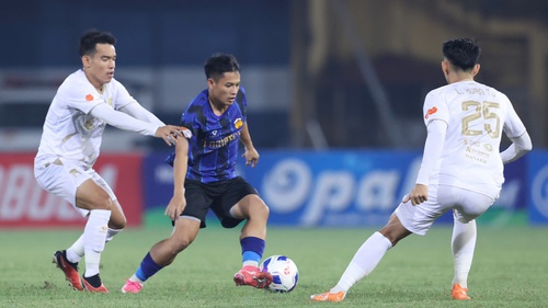 Đua trụ hạng V-League: Chọn đối thủ mà đá