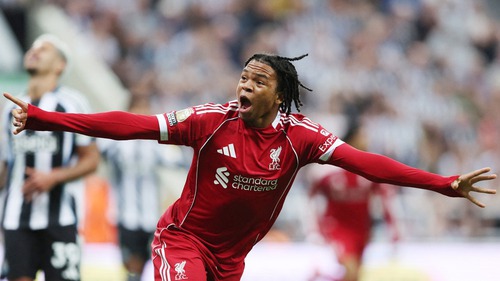 Liverpool thắng nghẹt thở Newcastle ở phút thứ 100 nhờ tài năng trẻ 16 tuổi
