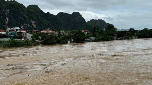 Thủ tướng chỉ đạo nhanh chóng khắc phục hậu quả bão số 5 và mưa lũ