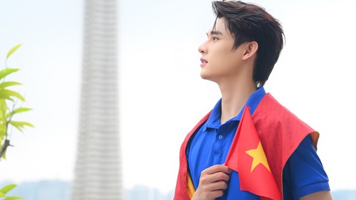 Gen Z "gây sốt" mạng xã hội với bộ ảnh áo Đoàn mừng Quốc khánh 2/9