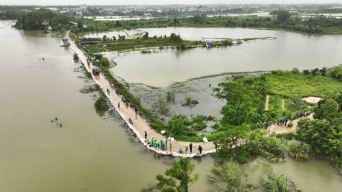 Ảnh hưởng bão số 5: Hà Nội báo động lũ khẩn cấp trên sông Bùi và sông Tích