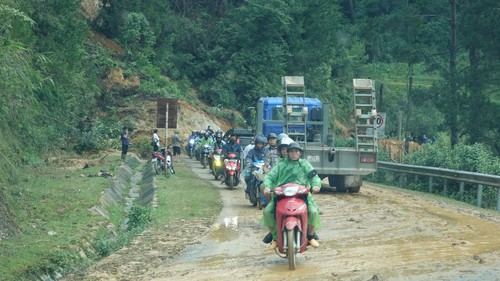 Ảnh hưởng bão số 5: Còn 49 vị trí ách tắc giao thông trên các tuyến đường bộ