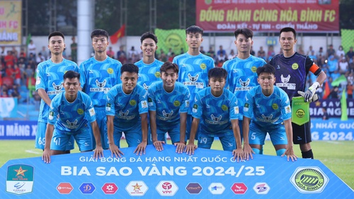 Bóng đá Việt Nam: 'Từng người tình bỏ ta đi...'