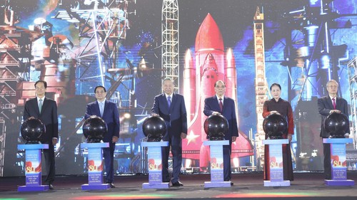 Tổng Bí thư và Thủ tướng Khai mạc Triển lãm "80 năm Hành trình Độc lập - Tự do - Hạnh phúc"