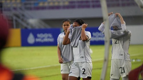 Sự cố bất ngờ xảy ra khi tuyển trẻ Việt Nam thi đấu với chủ nhà Indonesia ở giải Đông Nam Á