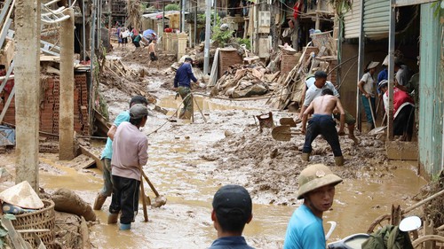 Điện Biên: Người dân Suối Lư tích cực dọn dẹp nhà cửa sau lũ dữ