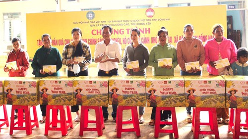 Khẩn trương chuyển tiền quà Tết Độc lập tới người dân