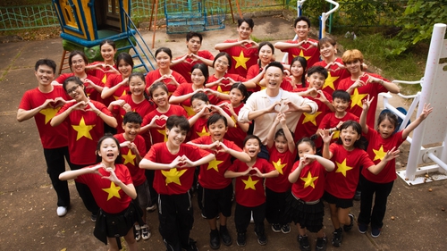 Hoàng Bách công bố EP chủ đề Việt Nam vào đúng ngày sinh nhật