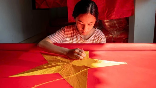 Làng cờ Từ Vân "nhuộm đỏ" những ngày tháng Tám lịch sử