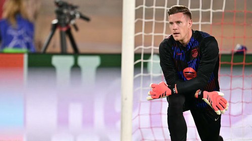 Ter Stegen mở cuộc chiến công khai với Barcelona