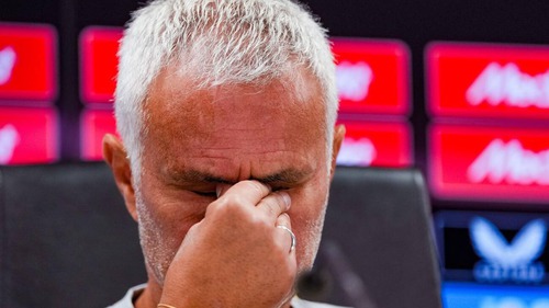 Mourinho nhòa lệ, thế giới bóng đá tiếc thương cựu đội trưởng Porto