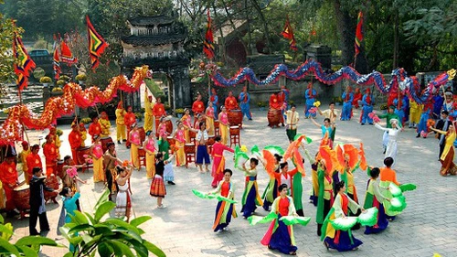 Xây dựng và phát triển văn hóa, con người Việt Nam đáp ứng yêu cầu phát triển bền vững đất nước