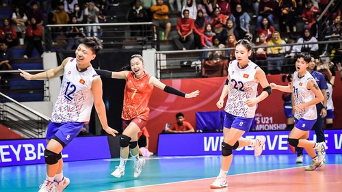 Tuyển bóng chuyền Việt Nam đứng đầu bảng ở giải thế giới sau trận ra quân, xếp trên Argentina và Serbia