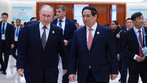 Thủ tướng Phạm Minh Chính gặp Tổng thống Nga Vladimir Putin