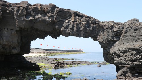 Cổng Tò Vò (Lý Sơn): Khẳng định vẻ đẹp và giá trị vô giá của kiệt tác thiên nhiên ​