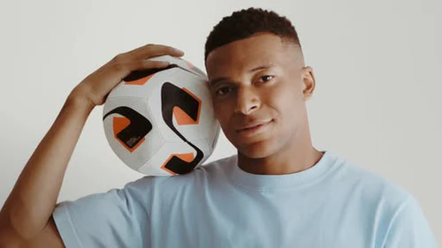 Kylian Mbappe: 'Tôi sẽ không bao giờ khuyên con mình dấn thân vào bóng đá'