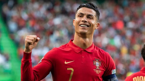 Ronaldo nhận danh hiệu cao quý ở tuổi 40 tại quê hương